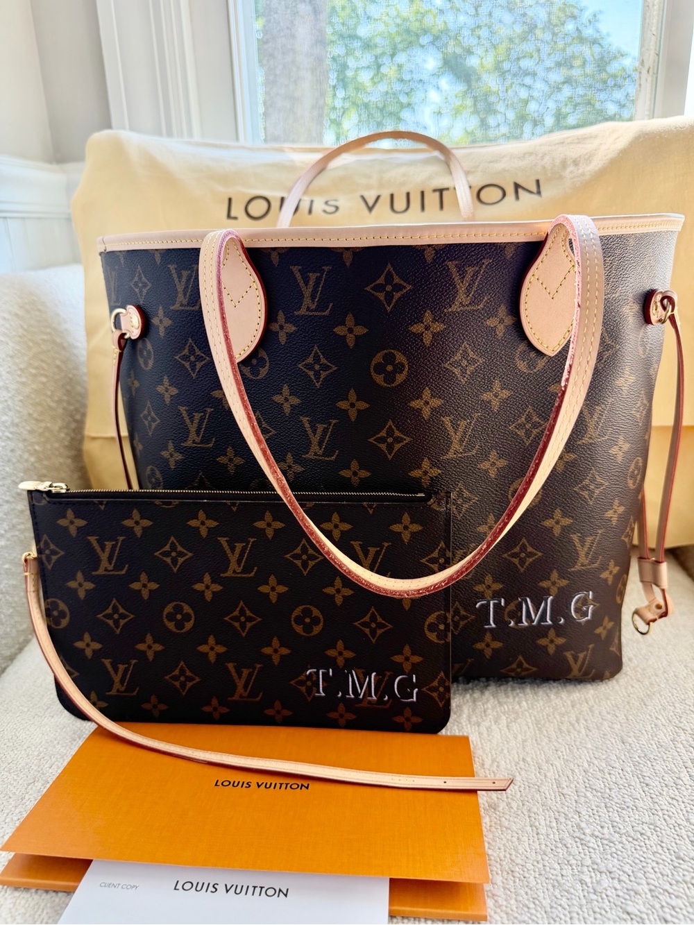 NWT Authentic Louis Vuitton Neverfull MM Tote 2026